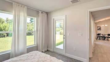 4 bedrooms, iron/ironing board, bed sheets