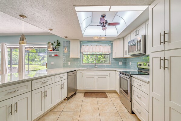 House (3 Bedrooms) | Interior - Lovely Crystal River Home w/ Lanai & Pool! (Crystal River)