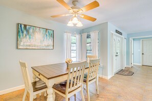 House (3 Bedrooms) | Interior - Lovely Crystal River Home w/ Lanai & Pool! (Crystal River)