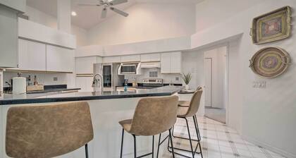 Crystal River Gem Near Three Sisters Springs!