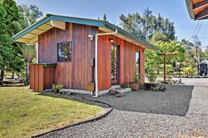 Apartment (0 Bedroom) | Interior - Cozy Volcano Studio w/ Phenomenal Rainforest Views (Mountain View)