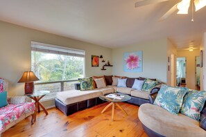 House (2 Bedrooms) | Interior - Breezy Kailua-kona Bungalow w/ Lanai & Ocean View! (Kailua-Kona)