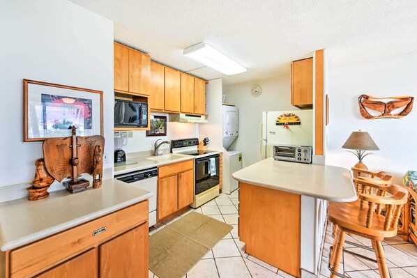 Apartment (1 Bedroom) | Interior - Condo w/ Private Lanai, Ocean View & On-site Pool! (Kihei)