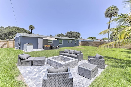 Beach House w/ Outdoor Kitchen, Walk to Coast