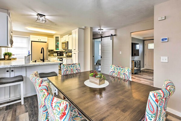 Enjoy meals in this spacious dining area with a large table and comfortable chairs, complemented by a well-equipped kitchen.
