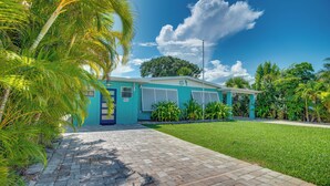 Unclassified image, 3 of 28, button - Walkable Florida Duplex: 2 Blocks to Cocoa Beach! (Cocoa Beach)