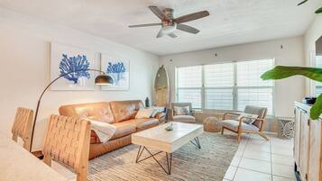 Apartment (2 Bedrooms) | Front of property