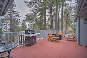 Outdoor dining - Running Springs Home w/ Skiing < 6 Mi Away! (Running Springs)