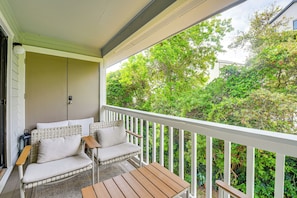 Apartment (2 Bedrooms) | Interior - 'almond Grove Cottage' w/ Patio: Walk to Beach! (Santa Rosa Beach)