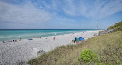 Santa Rosa Beach Townhome: Patio, Walk to Beach!
