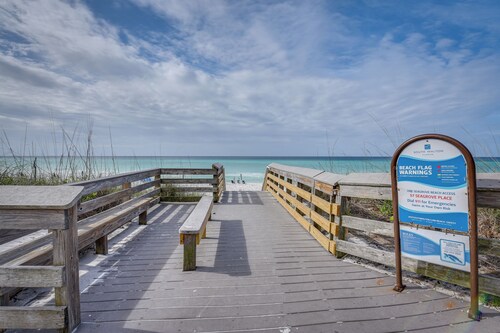 Santa Rosa Beach Townhome: Patio, Walk to Beach!