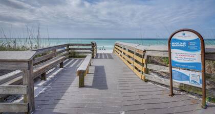 Santa Rosa Beach Townhome: Patio, Walk to Beach!