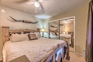 Apartment (2 Bedrooms) | 2 bedrooms, iron/ironing board, bed sheets - Pet-friendly Condo - 2 Mi to Ruidoso Downs! (Ruidoso)