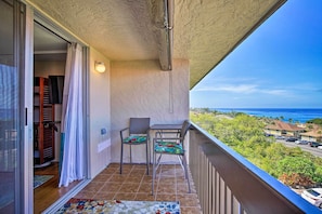 Apartment (2 Bedrooms) | Interior - Kona Condo w/ View, Walk to Beach & Restaurants (Kailua-Kona)