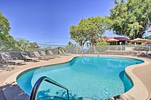 Apartment (2 Bedrooms) | Interior - Kona Condo w/ View, Walk to Beach & Restaurants (Kailua-Kona)