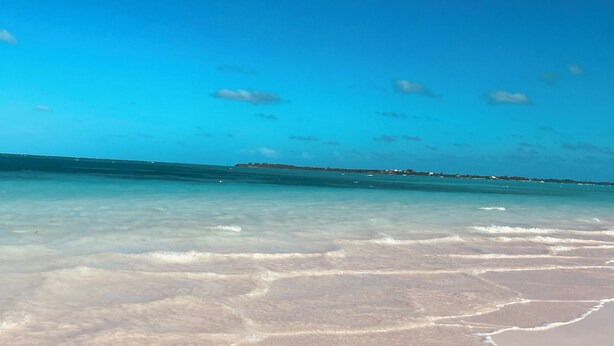 A beach with clear water and a distant shoreline. - 🇧🇸 GEAUX FISH Spanish Wells Sea Swings kayak beach snorkel gear! FREE GIFT 🏝️🩵💛🖤🇧🇸 (Spanish Wells)