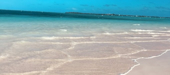 🩵NEW TO VRBO💛Luxury Cottage💜Double kayak, beach snorkel gear! Outdoor shower! 🏝️🇧🇸