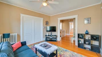 Apartment (3 Bedrooms) | Front of property