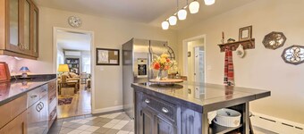 Hadley Vacation Rental 24 Mi to Springfield!