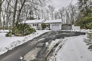 Exterior - Hadley Vacation Rental 24 Mi to Springfield! (Hadley)