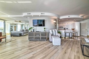 Apartment (1 Bedroom) | Interior - Luxurious Maui Getaway w/ Panoramic Ocean Views! (Wailuku)