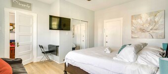 Charming Stoughton Apartment: 20 Mi to Boston