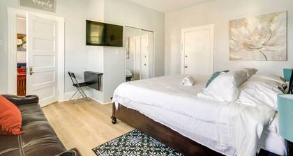 Charming Stoughton Apartment: 20 Mi to Boston