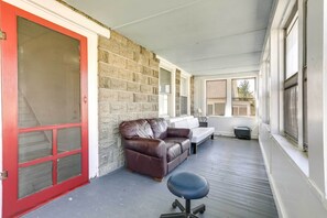 Apartment (1 Bedroom) | Interior - Charming Stoughton Apartment: 20 Mi to Boston (Stoughton)
