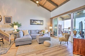 Apartment (2 Bedrooms) | Interior - Airy Oceanfront Kailua-kona Gem w/ Community Pool (Kailua-Kona)