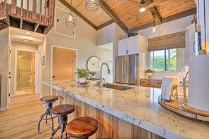 Apartment (2 Bedrooms) | Interior - Airy Oceanfront Kailua-kona Gem w/ Community Pool (Kailua-Kona)