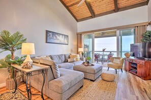 Apartment (2 Bedrooms) | Interior - Airy Oceanfront Kailua-kona Gem w/ Community Pool (Kailua-Kona)