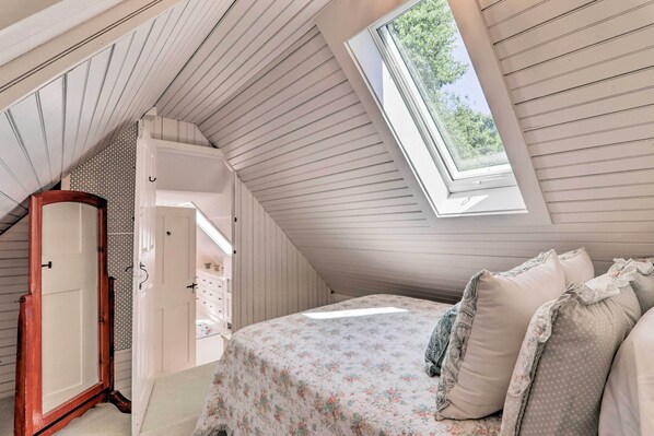 House (5 Bedrooms) | Interior - Charming Nineteenth-century Cape Code Escape (Centerville)