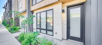Rooftop Mtn View & Hot Tub: Silverthorne Home!