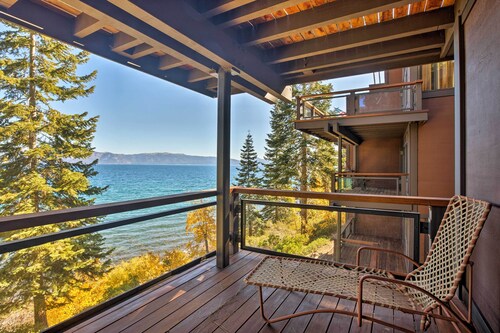 11 Mi to Palisades Tahoe: Lakefront Home w/ View!