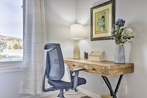 Interior - Stunning Mtn Views & Hot Tub: Silverthorne Retreat (Silverthorne)