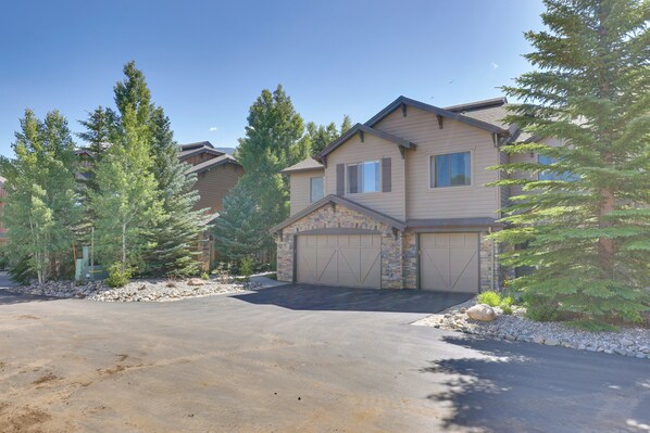 Apartment (3 Bedrooms) | Interior - Stunning Mtn Views & Hot Tub: Silverthorne Retreat (Silverthorne)