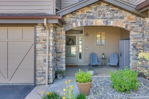 Apartment (3 Bedrooms) | Interior - Stunning Mtn Views & Hot Tub: Silverthorne Retreat (Silverthorne)