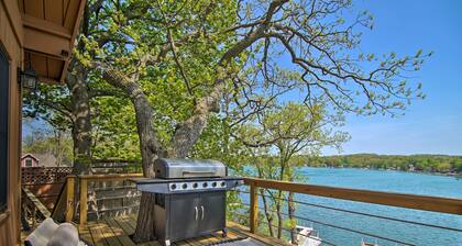 Serene Lakefront Escape: Boat Dock & Grill!