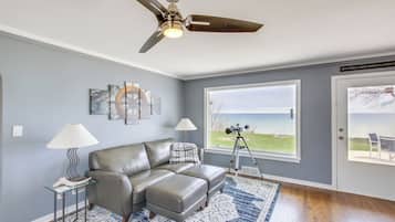 House (2 Bedrooms) | Front of property