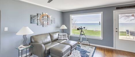 House (2 Bedrooms) | Depan hartanah