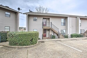 Interior - Boat Slip: Lake Hamilton Condo in Hot Springs! (Hot Springs)