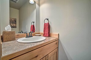 House (1 Bedroom) | Interior - Private Leavenworth Cabin w/ Mtn Views & Fire Pit (Leavenworth)
