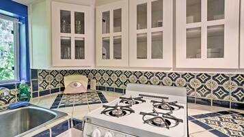 Apartment (0 Bedroom) | Interior