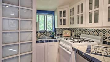 Apartment (0 Bedroom) | Interior