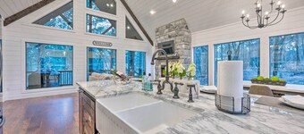 Modern Cabin w/ Hot Tub: 1 Mi From Hochatown!