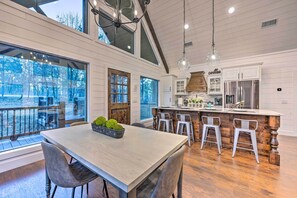 House (1 Bedroom) | Interior - Modern Cabin w/ Hot Tub: 1 Mi From Hochatown! (Broken Bow)