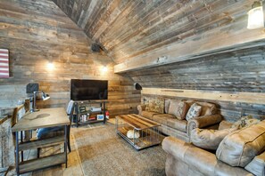 House (5 Bedrooms) | Interior