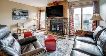 Silverthorne Condo: New Pool & Hot Tub + Fireplace