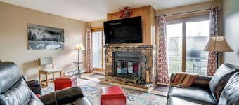 Silverthorne Condo: New Pool & Hot Tub + Fireplace