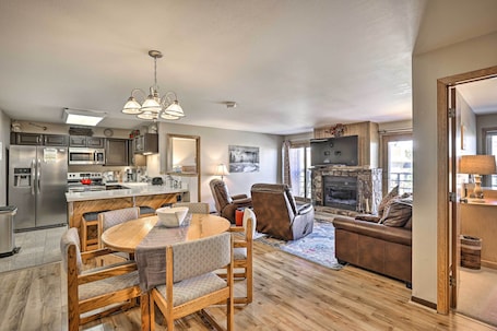 Apartment (2 Bedrooms) | Interior. Condo w/ Balcony & Fireplace in Silverthorne!